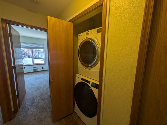 Building Photo - 2 Bedroom Condo in Cordata Neighborhood near WCC