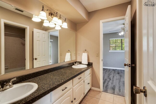 Building Photo - 4301 Shady Ln