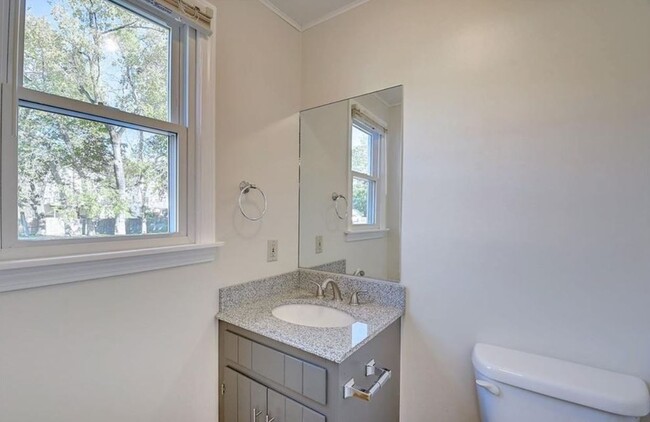 0.5 Bath - 21 Westerly St