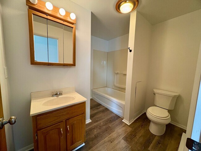 Building Photo - 2 Bedroom 2 Bathroom Home in Carlisle w/Bonus Rooms!