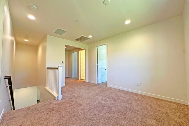 Building Photo - 1635 Faldo Ct