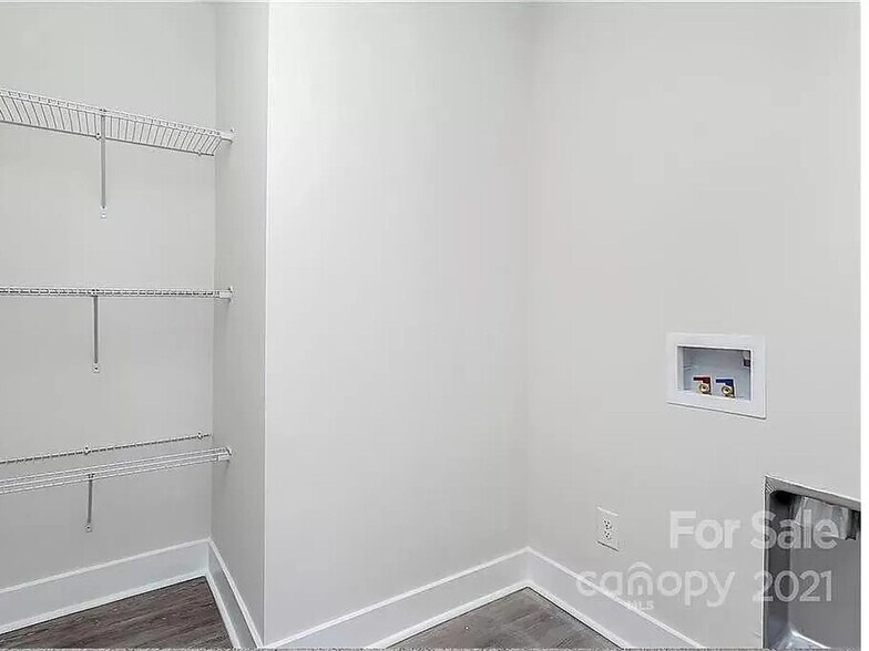 Building Photo - 2537 Beachmont Ave