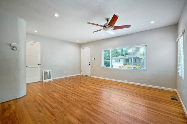 Building Photo - Spacious Rolando Home with Entertainer’s Backyard & Tons of Space!