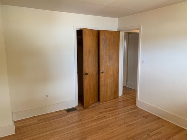 Building Photo - Adorable Single Family Home in Middletown