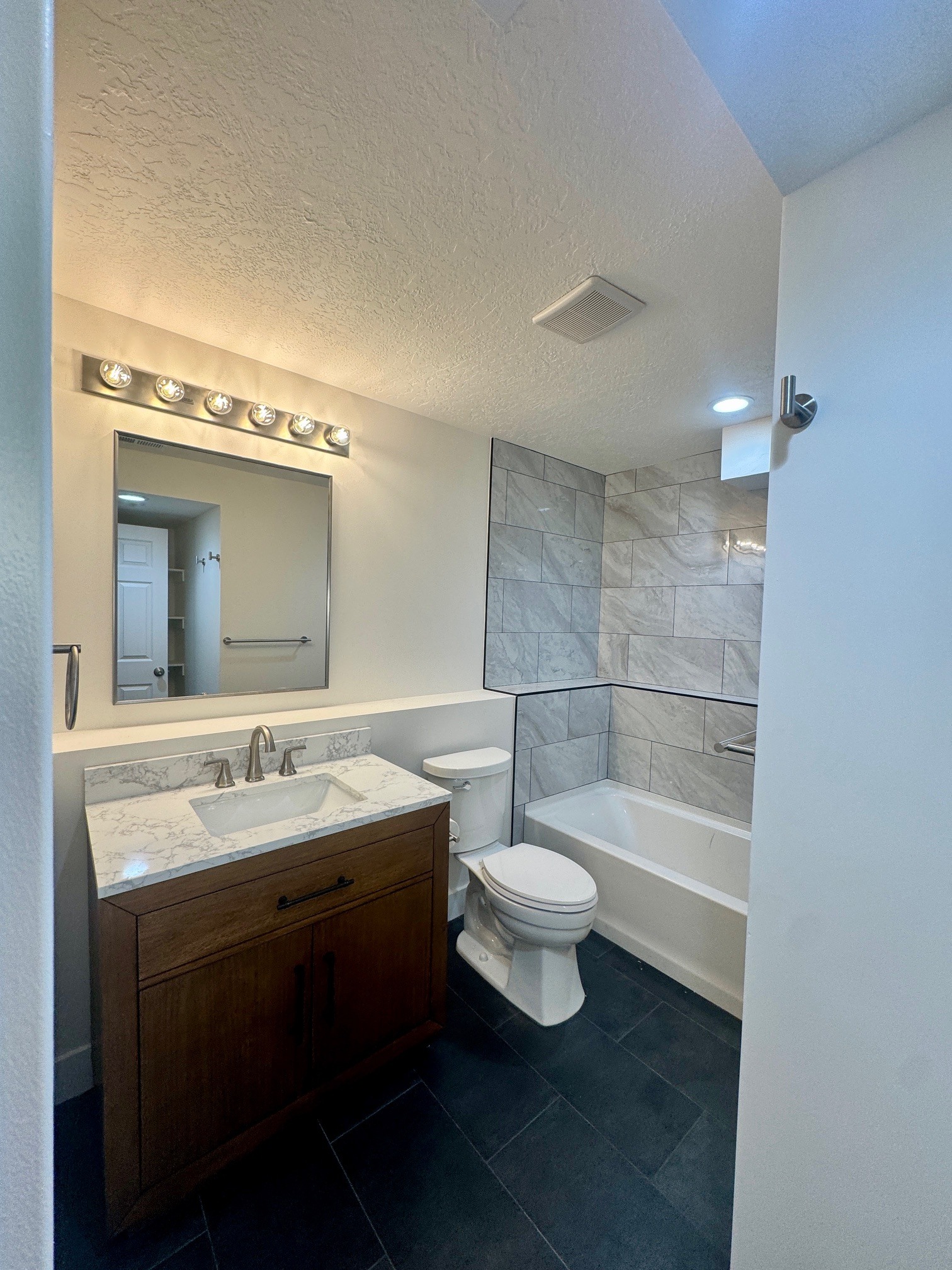 Building Photo - 917 N Dorothea Way