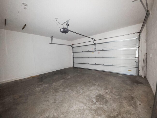 Building Photo - 185 SW Exmore Ave