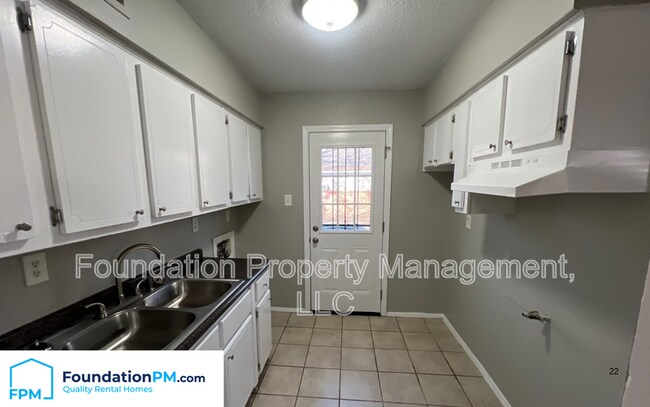 Building Photo - 1129 Catalina Rd