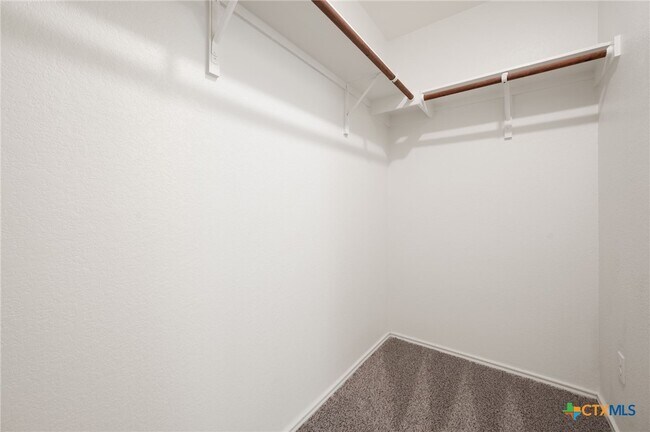 Building Photo - 817 Circle Wy