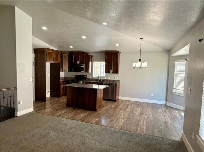 Building Photo - 7081 Hollow View Ct