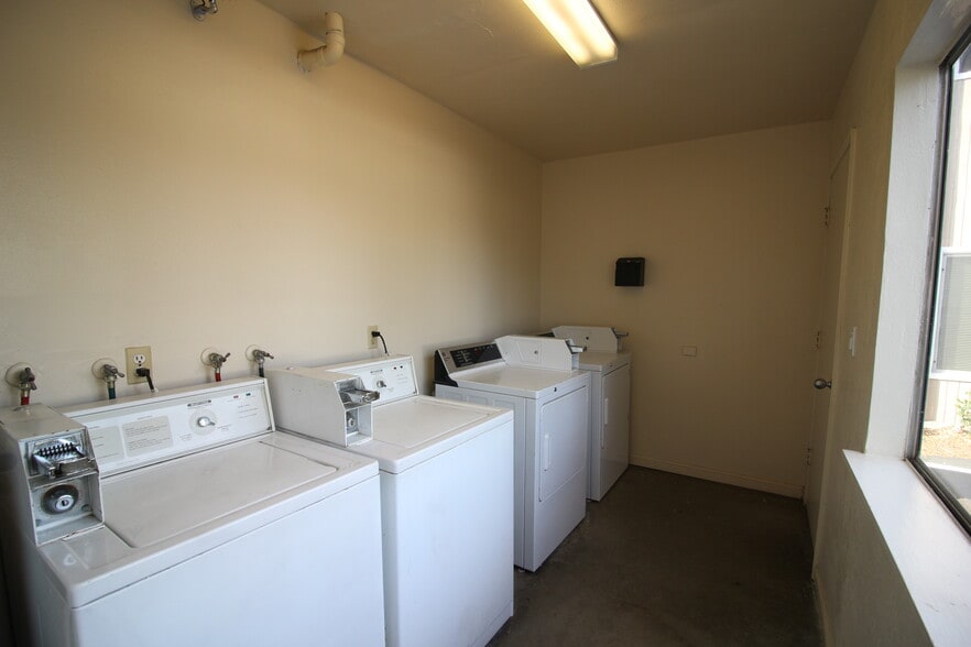 Laundry room, coin - 1326 Galleon Way