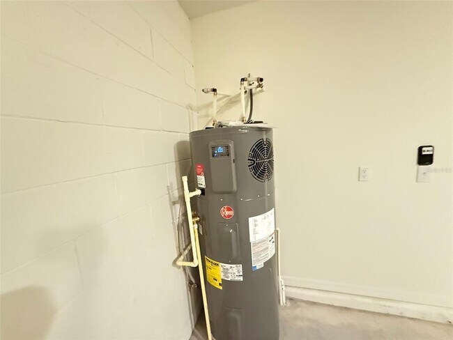 Building Photo - 8453 Monterey Pne Wy