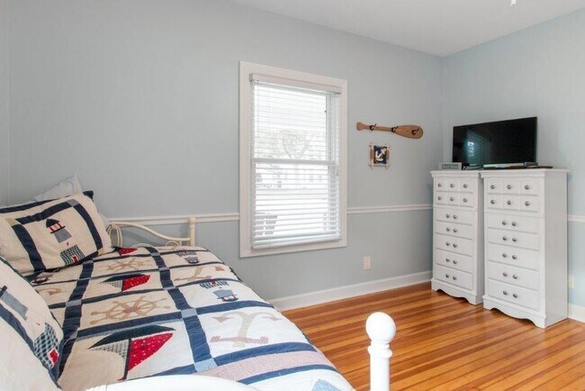 Building Photo - 1300 Dodge St