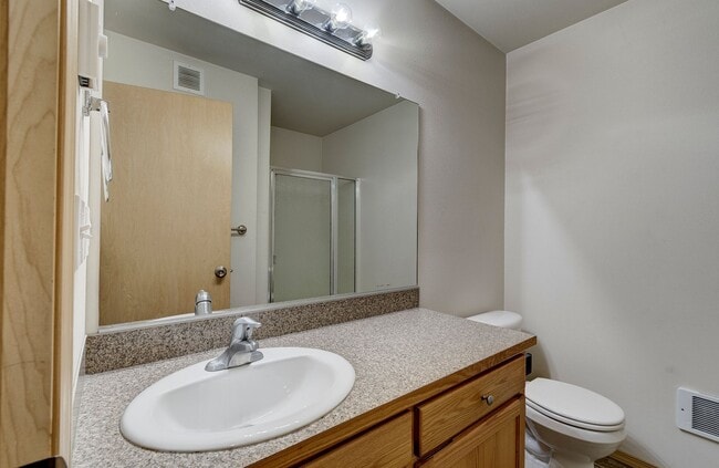 Building Photo - 3 Bed 2 Bath Second floor Condo - HALF OFF FIRST FULL MONTHS RENT!