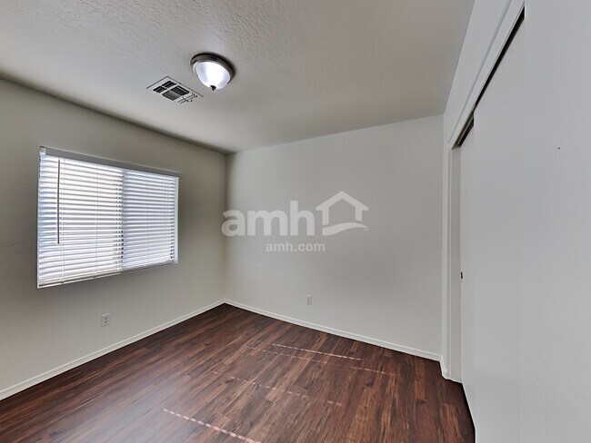 Building Photo - 12401 W Valentine Ave