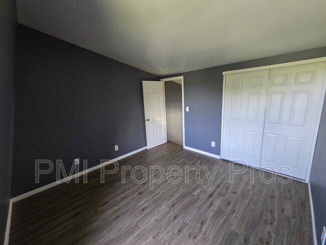 Building Photo - 8842 N 95th St