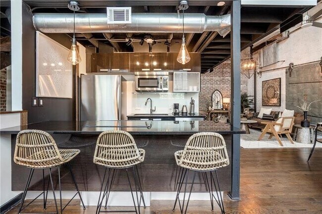 Building Photo - 650 Glen Iris Dr NE