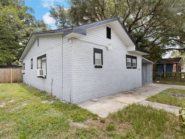 Building Photo - 8213 N Elmer St