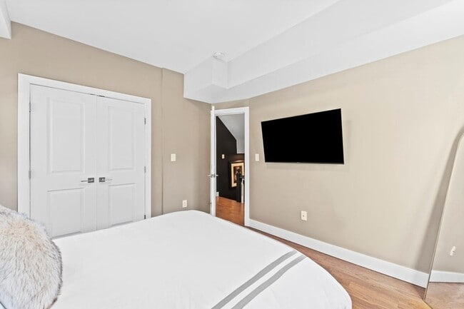 Building Photo - 76 Condict St