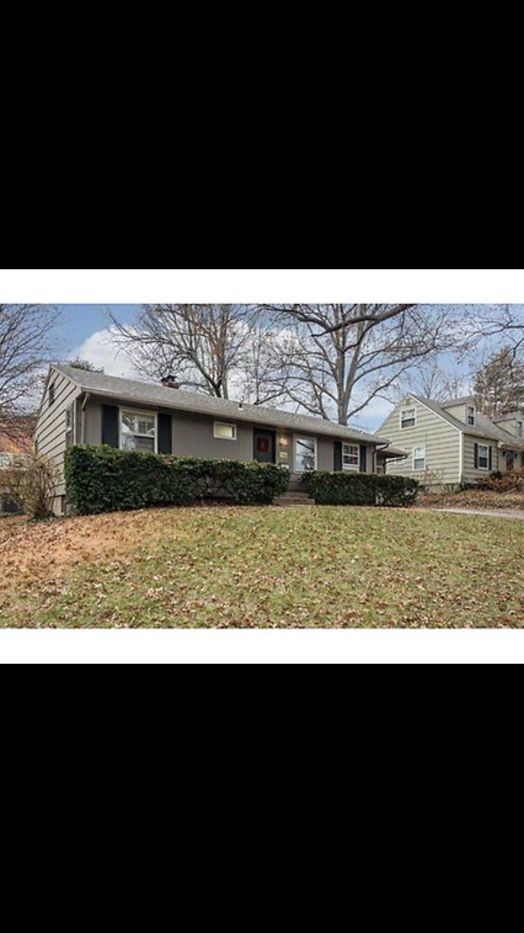 Building Photo - 2711 W 71st Terrace