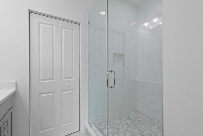 Building Photo - 4616 Longwood Lk Sq