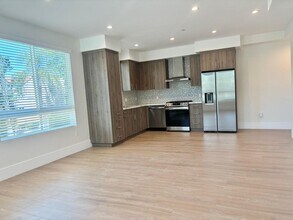 Building Photo - Riverside 4 Lease