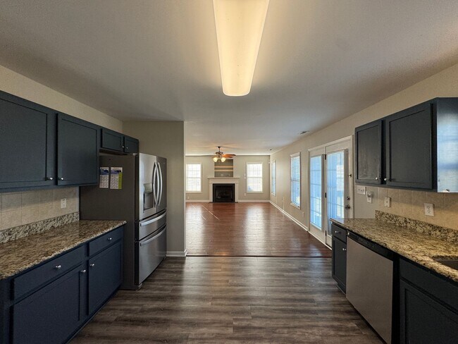 Building Photo - Spacious 3 Bed 2.5 Bath Home with Fenced Yard
