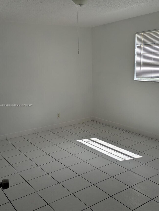 Building Photo - 1830 Sheridan St