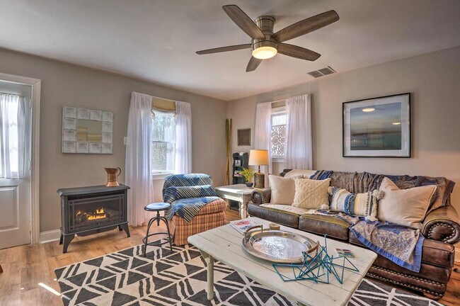 Building Photo - 240 Farmhouse Ln