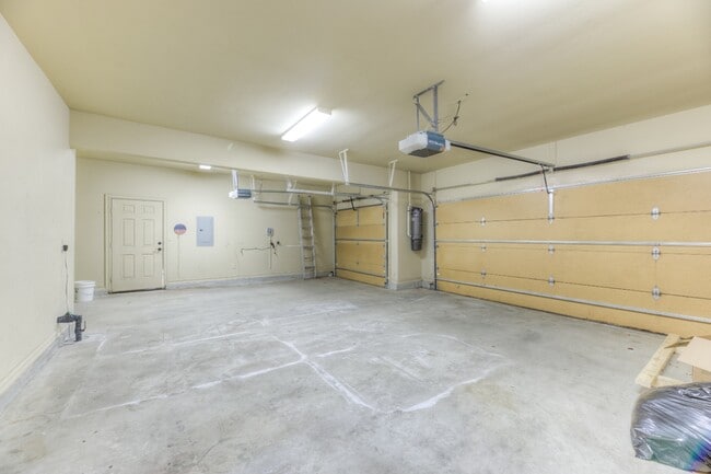 Building Photo - 11841 S Pittsburg Ave