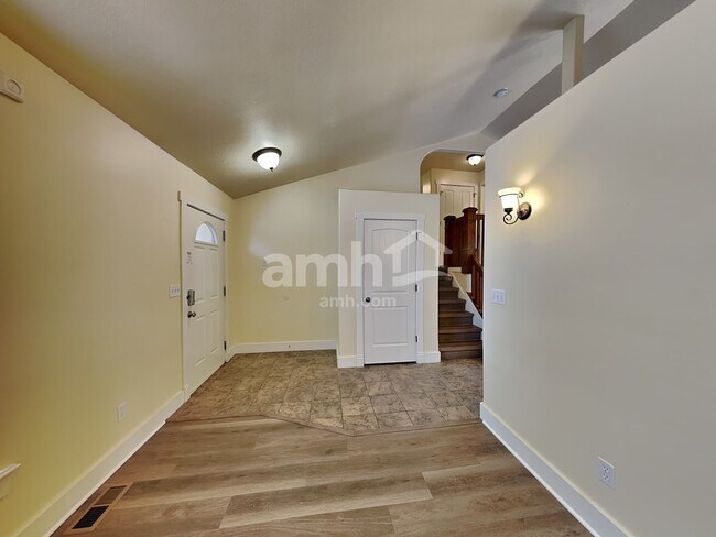 Building Photo - 4915 W 150 N