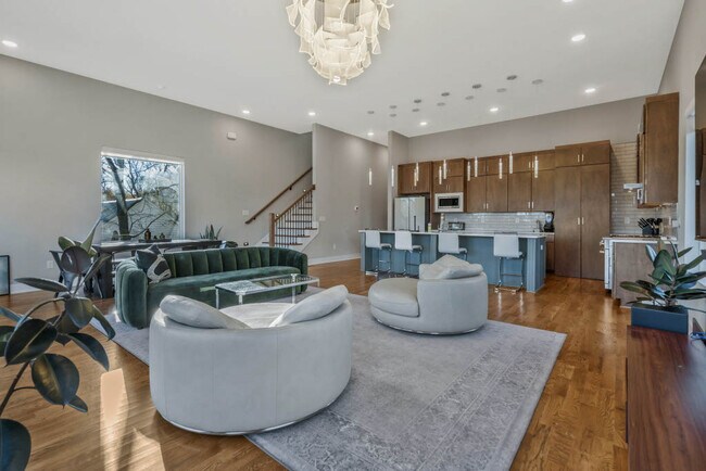 Building Photo - 1909 Hailey Ave