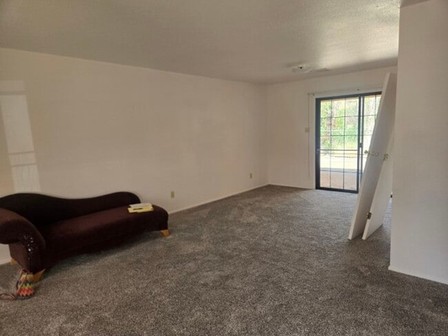 Building Photo - 110 Torbernite Dr