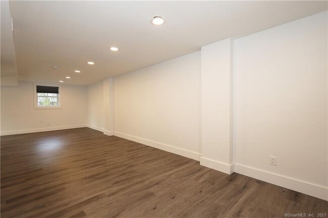 Building Photo - 245 Great Hill Rd