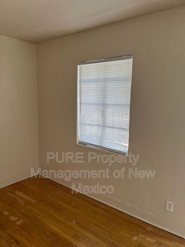Building Photo - 124 Aliso Dr NE