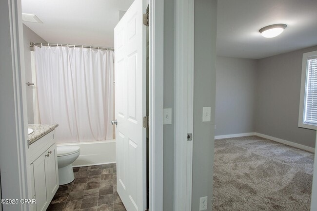 Building Photo - 425 E 19th St