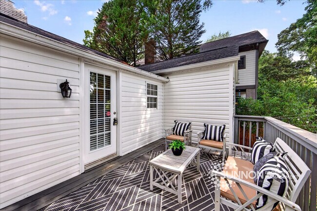 Building Photo - Adorable 3 Bedroom in Plaza Midwood Close to Everything