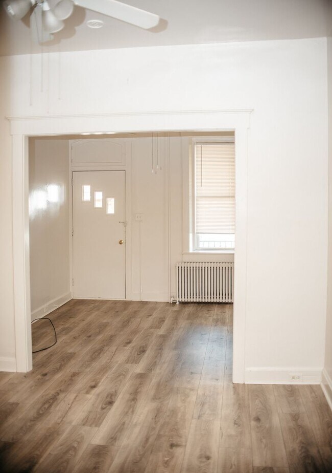 Building Photo - 204 E High St