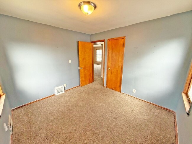 Building Photo - 3 BED 1 BATH BEAUTIFUL SINGLE FAMILY HOME ...