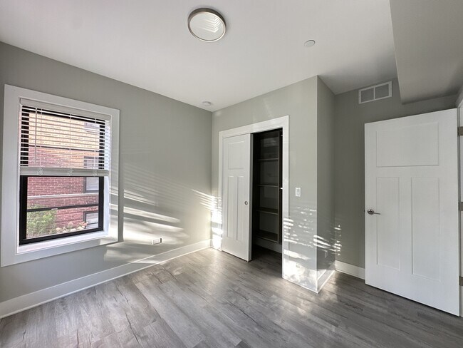 Building Photo - 1138 Oak Ave