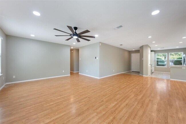 Building Photo - 9005 Curlew Dr