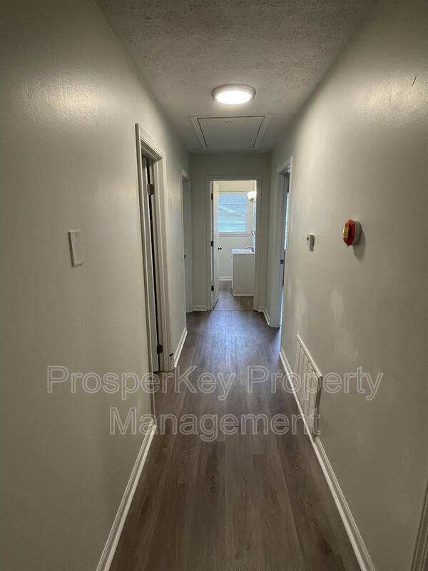Building Photo - 418 E Northwoods Dr