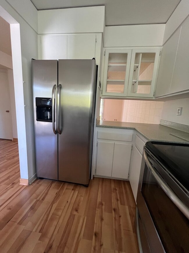 Building Photo - Serene two bedroom condo near Oak Knoll Golf Course | Available Now
