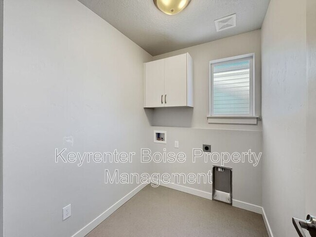 Building Photo - 2337 E Danzee Dr