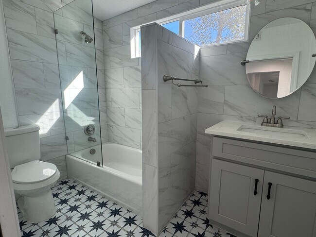 Building Photo - Beautiful 2 bd 2 ba with office! Home minutes from the Historic Pearl! AVAILABLE NOW!