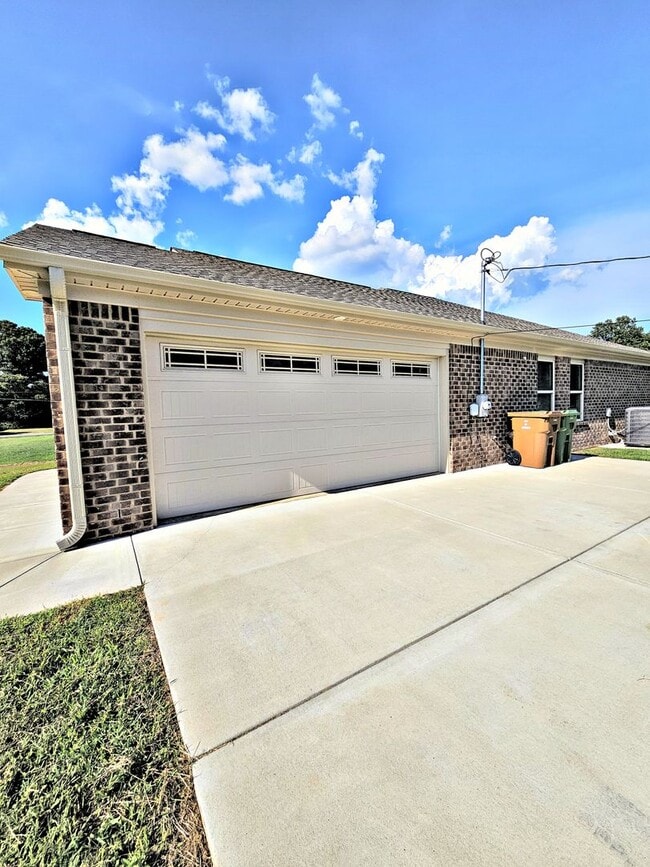 Building Photo - 717 Iron Wood Dr