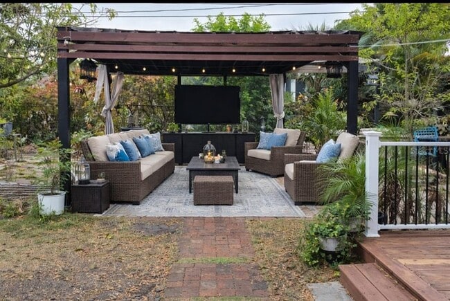 Building Photo - 1761 SW Monterrey Ln