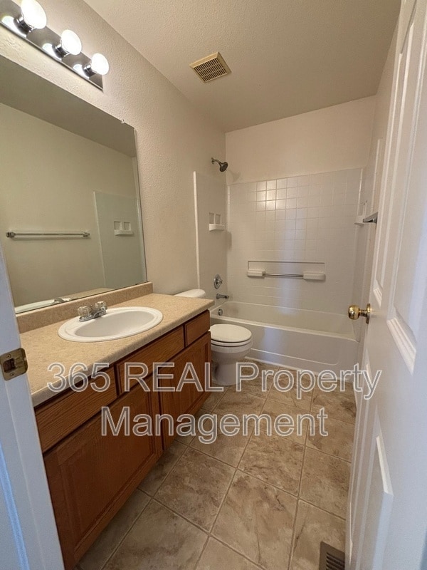 Building Photo - 10108 W 13th St