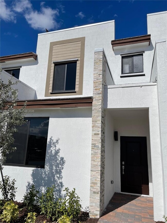 Building Photo - 813 NE 211th St