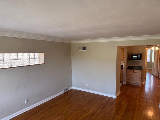 Building Photo - 7112-7114 Jamieson