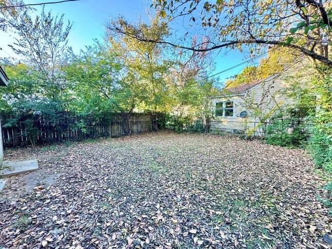 Building Photo - 3880 Spottswood Ave